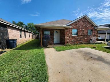 Main picture of 1429 E Robert St