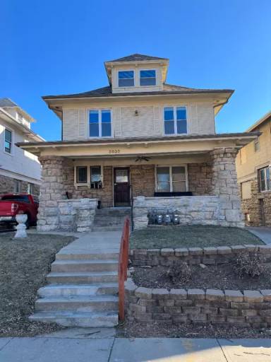 Main picture of 3633 Central St