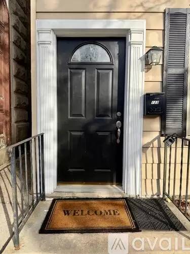 Main picture of 123 E Louther St