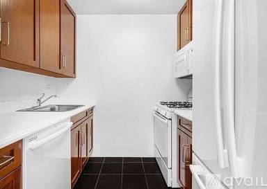 Main picture of 400 E 71st St Apartments