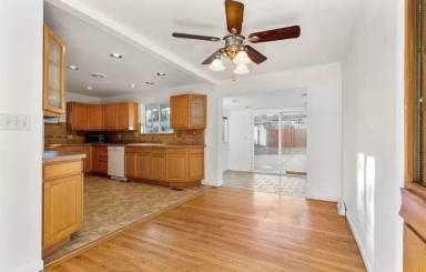 Main picture of 6765 Zephyr St