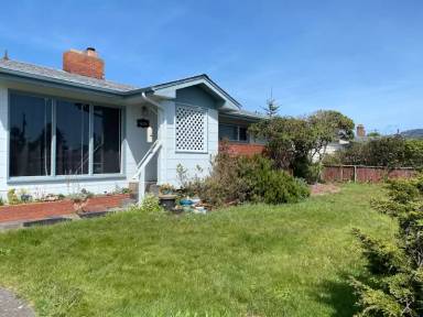 Main picture of 1218 Iris St