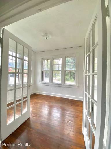 Main picture of 204 NW 3rd St