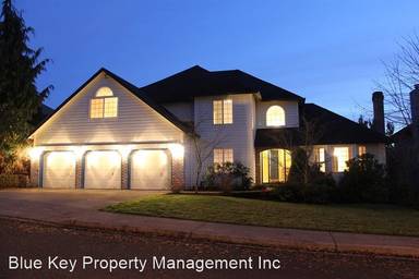 Main picture of 3211 NE 105th Cir