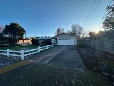 Main picture of 5135 Frances Ave NE
