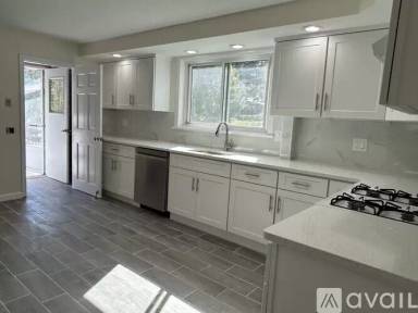 Main picture of 32 Fessenden Rd