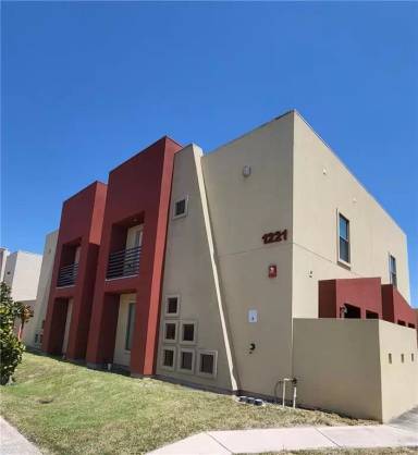 Main picture of 1221 E Daffodil