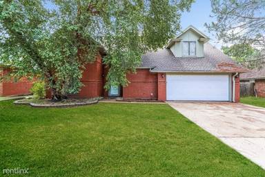 Main picture of 512 NW 167th St