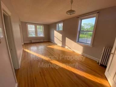 Main picture of 932 E 4th St