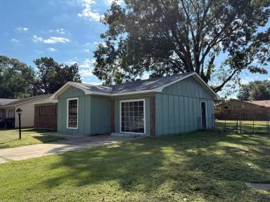 Main picture of 3621 Red Bud Ln