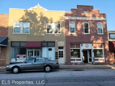 Main picture of 5 S Oak St