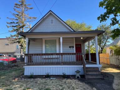 Main picture of 8025 NE Couch St