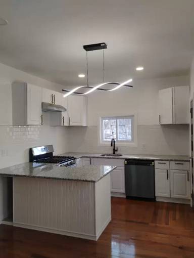 Main picture of 56 Lenox St