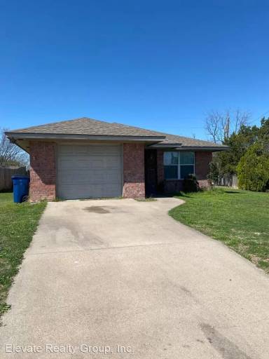 Main picture of 1701 W Doyle St