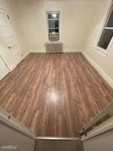 Main picture of 305 Oak Tree Ave