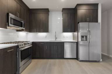 Main picture of 7925 N Jersey St