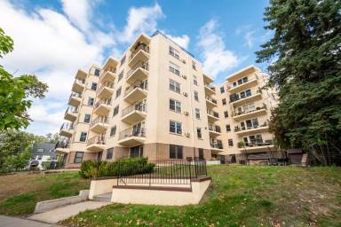 Main picture of 3101 E Bde Maka Ska Pkwy