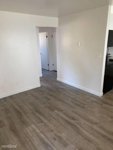 Main picture of 221 Summit Ave E