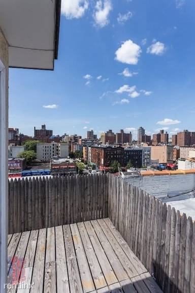 Main picture of 212 E 105th St