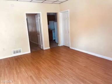 Main picture of 2004 Watson St
