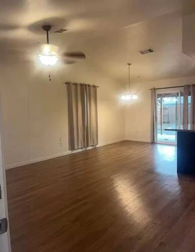 Main picture of 769 W Brown Ave