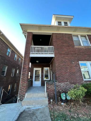 Main picture of 121 W Virginia Ave