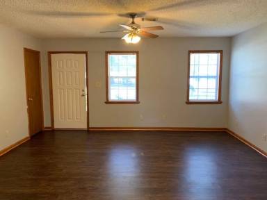 Main picture of 33 S 7th St