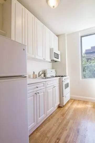 Main picture of 234-236 Thompson St