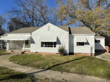 Main picture of 744 Cedarhurst Rd