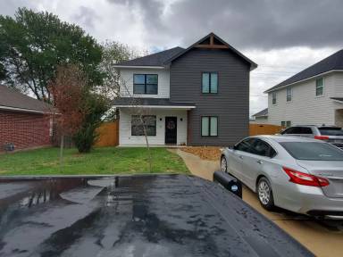 Main picture of 106 Sterling St