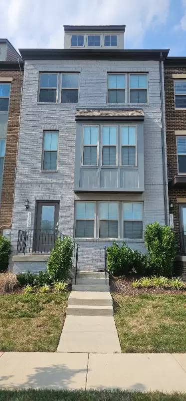 Main picture of 9606 Prince Pl