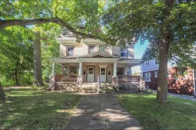 Main picture of 368 Main St