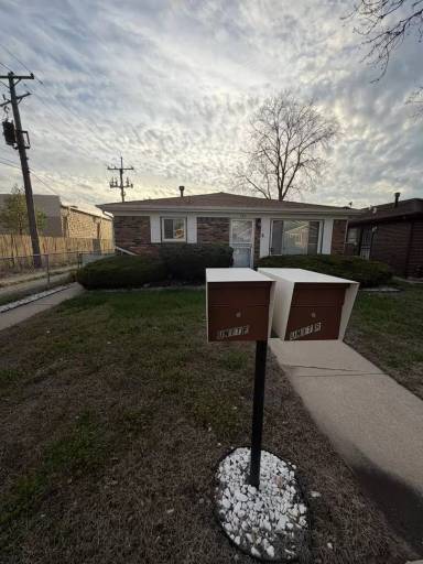 Main picture of 460 Hoxie Ave