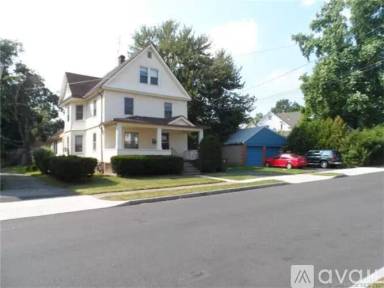Main picture of 225 Whiting Ln
