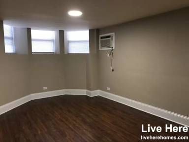 Main picture of 3524 N Marshfield Ave