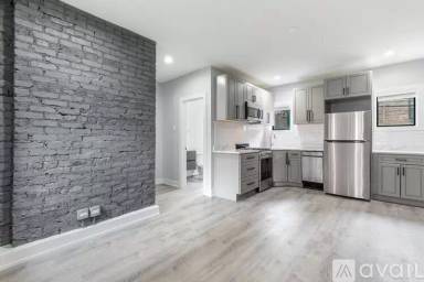 Main picture of 7736 N Eastlake Ter