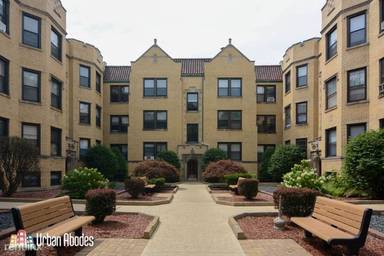 Main picture of 1127 W Oakdale Ave