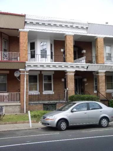 Main picture of 5427 Walnut St