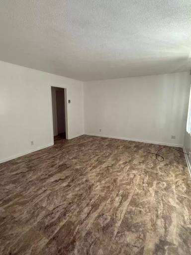 Main picture of 103 N Redwood Ln