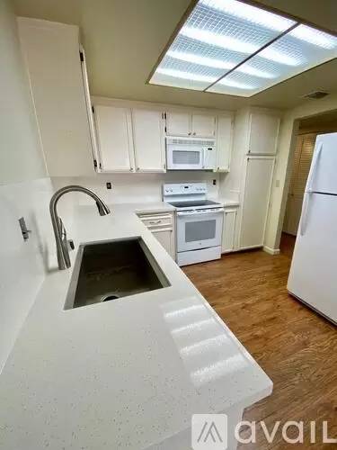 Main picture of 1626 S Mayflower Ave