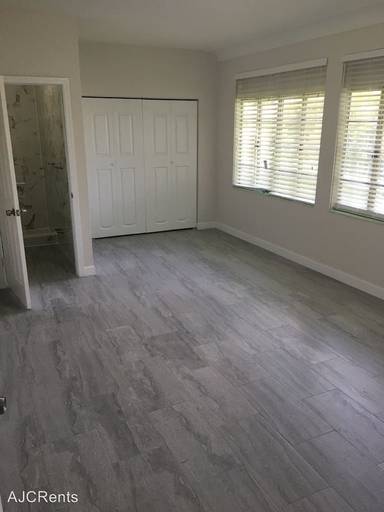 Main picture of 934 SW 8th Ct