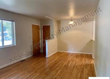 Main picture of 1940 W Lake St