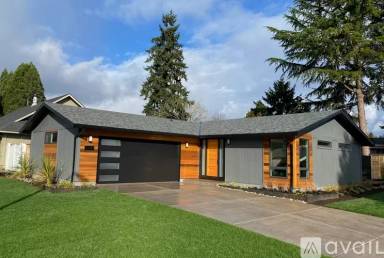 Main picture of 2101 E Oak Dr