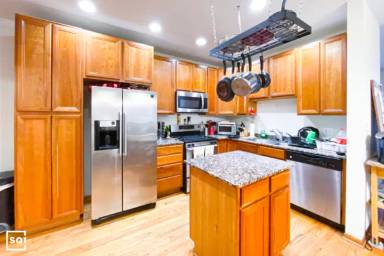 Main picture of 903 W Lawrence Ave