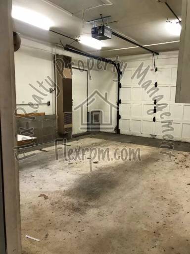 Main picture of 5752 Hollybrook Ln N