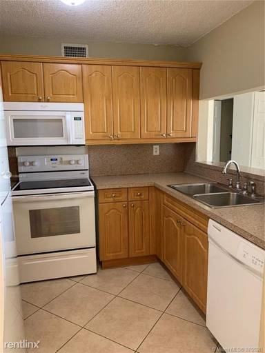 Main picture of 8075 NW 7th St