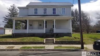 Main picture of 148 Bowery St
