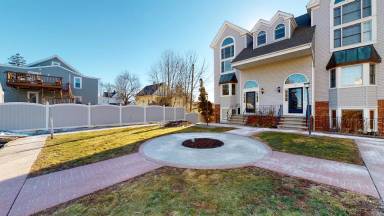 Main picture of 130 Deer Hill Avenue