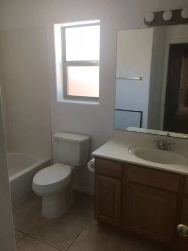 Main picture of 808 7th St NE