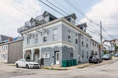 Main picture of 300 W Sycamore St
